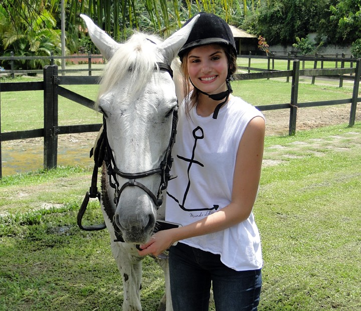 Camila superou o medo de andar a cavalo (Foto: Fabio Rosso/Gshow)