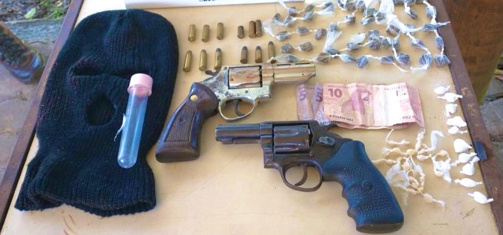 Suspeitos de tráfico morrem em confronto com policiais em casa abandonada no sul da Bahia — Foto: Divulgação / SSP-BA