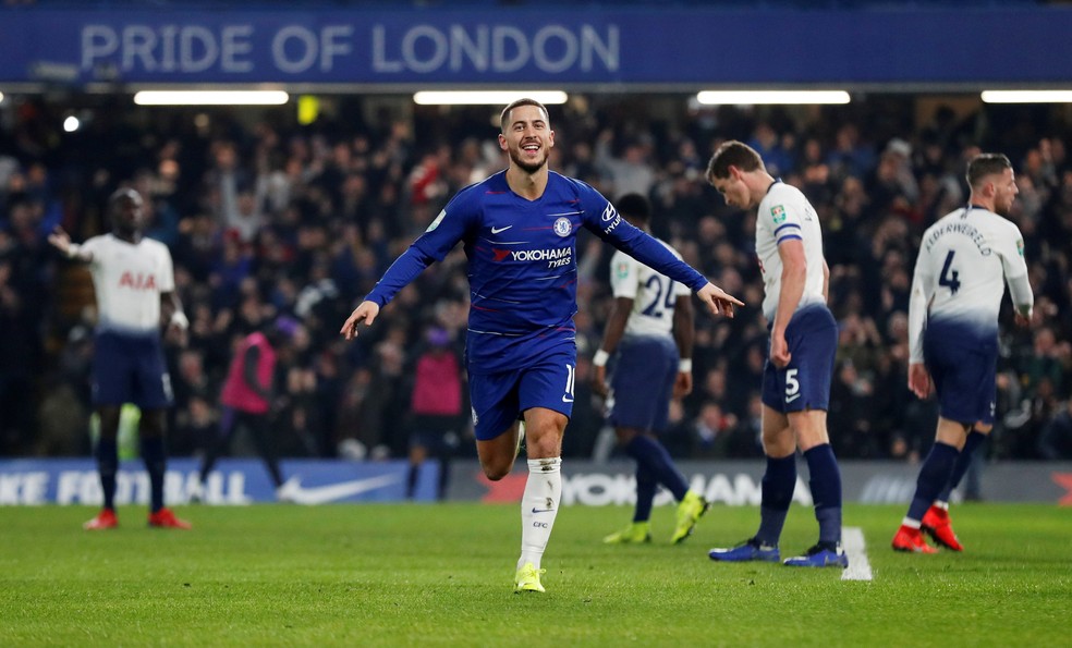 Hazard, do Chelsea, comemora gol contra o Tottenham — Foto: Reuters