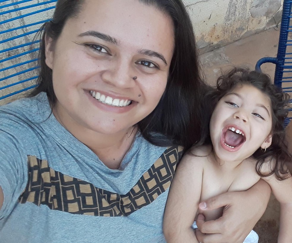 Mãe fala que já tinha cuidados com a higiene da filha muito antes da pandemia — Foto: Isamara Leite/Arquivo Pessoal