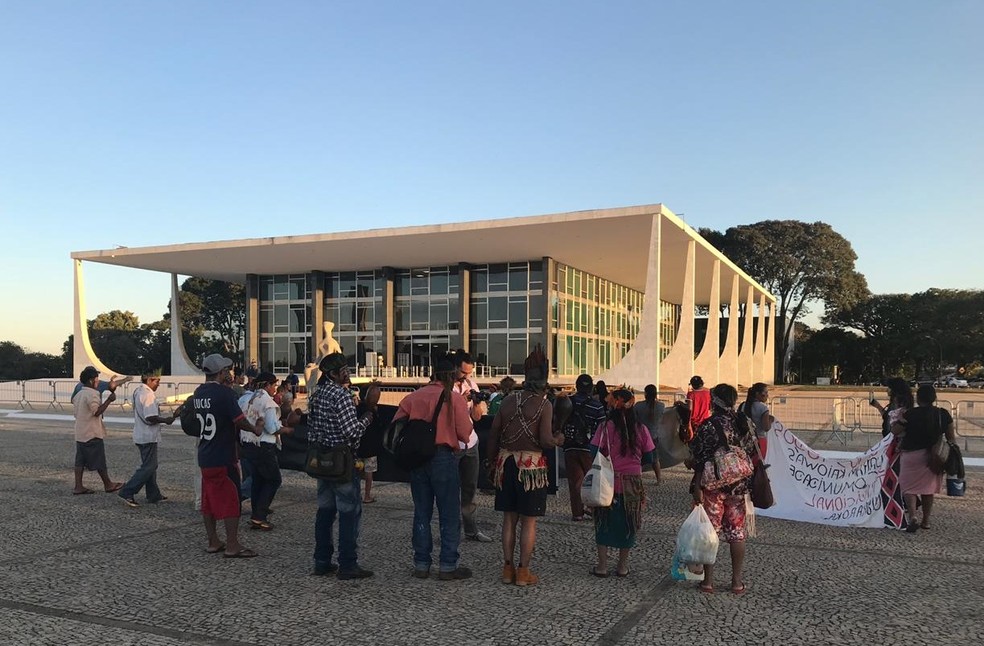 Indígenas Guarani Kaiowá lutam há 20 pelo fim da demarcação de terra. — Foto: Larissa Passos/G1