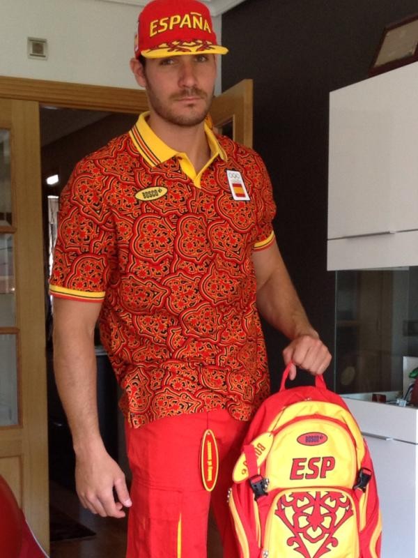Canoísta Saúl Craviotto com o uniforme olímpico da Espanha (Foto: Reprodução / Twitter)