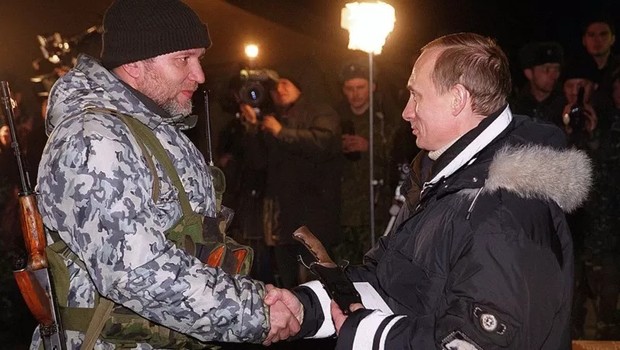 A segunda guerra na Chechênia foi orquestrada por Putin, que havia recém virado presidente (Foto: WOJTEK LASKI / GETTY via BBC)