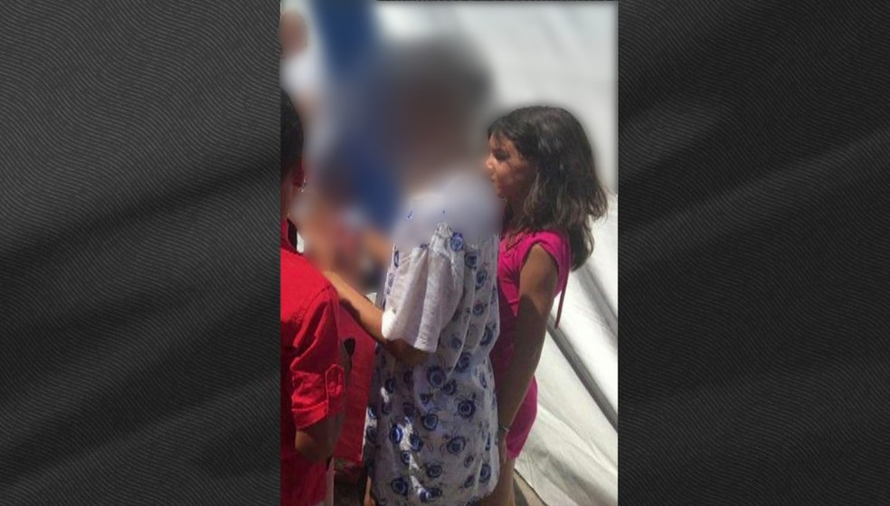 Nova foto mostra Raíssa com adolescente de 12 anos na fila do pula pula no CEU Anhanguera — Foto: Reprodução/TV Globo