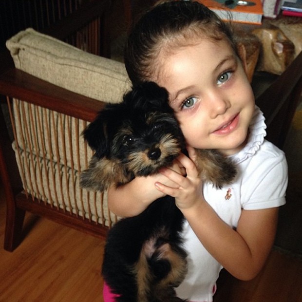 Maysa com o cachorrinho da família (Foto: Reprodução / Instagram)
