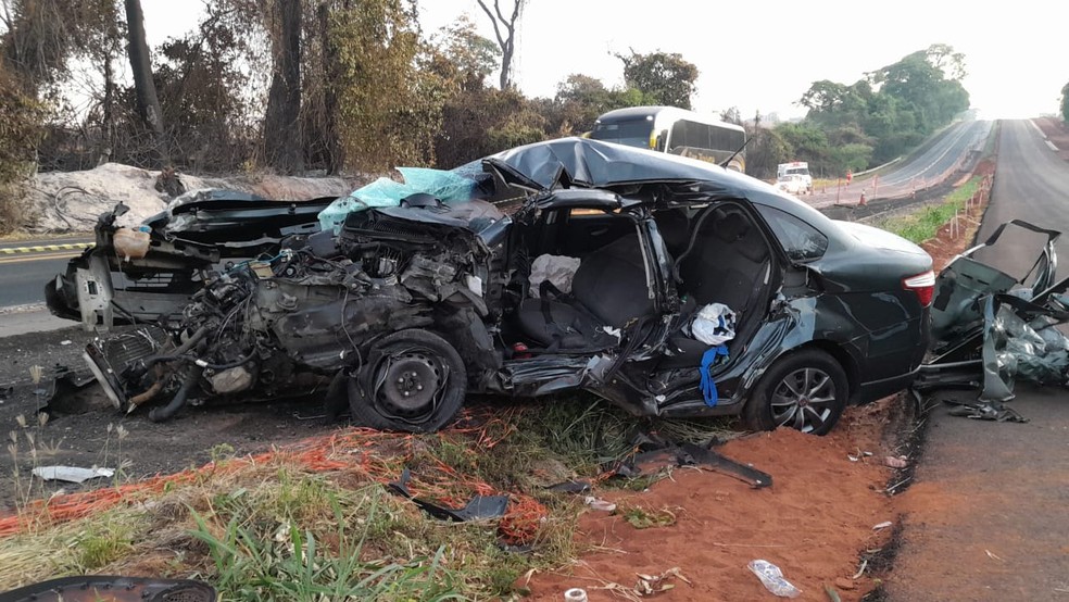 Homem morre em acidente de carro na BR 153 em Mirassol — Foto: Polícia Rodoviária Federal