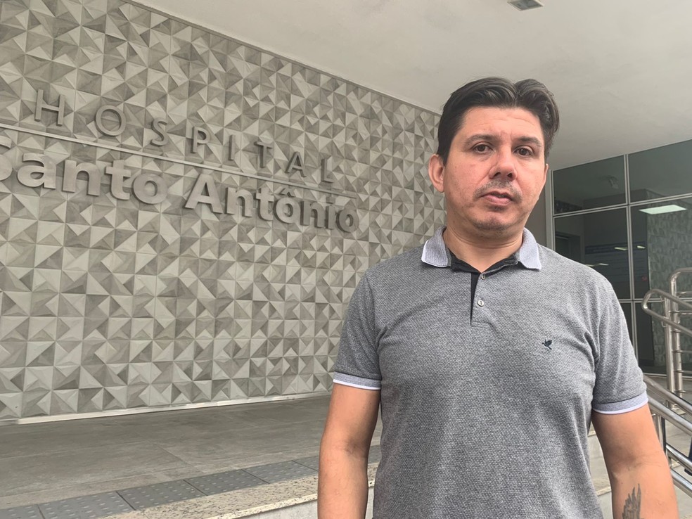 Fábio Júnior Santos é pai de uma das crianças que teve alta após ataque a creche de Blumenau — Foto: Morgana Fernandes/ NSC