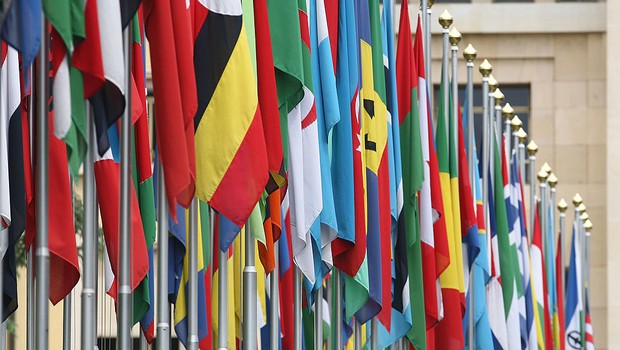 Bandeiras na sede da ONU de Genebra (Foto: Johannes Simon/Getty Images)
