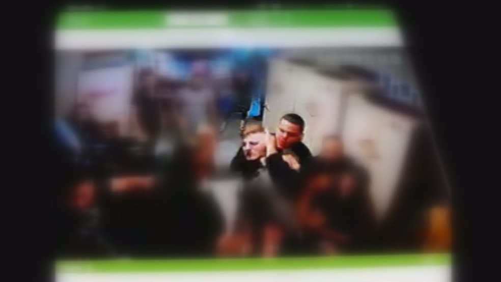 Jovem recebe mata-leão de segurança durante briga em bar em Ribeirão Preto, SP — Foto: Reprodução/Câmeras de segurança