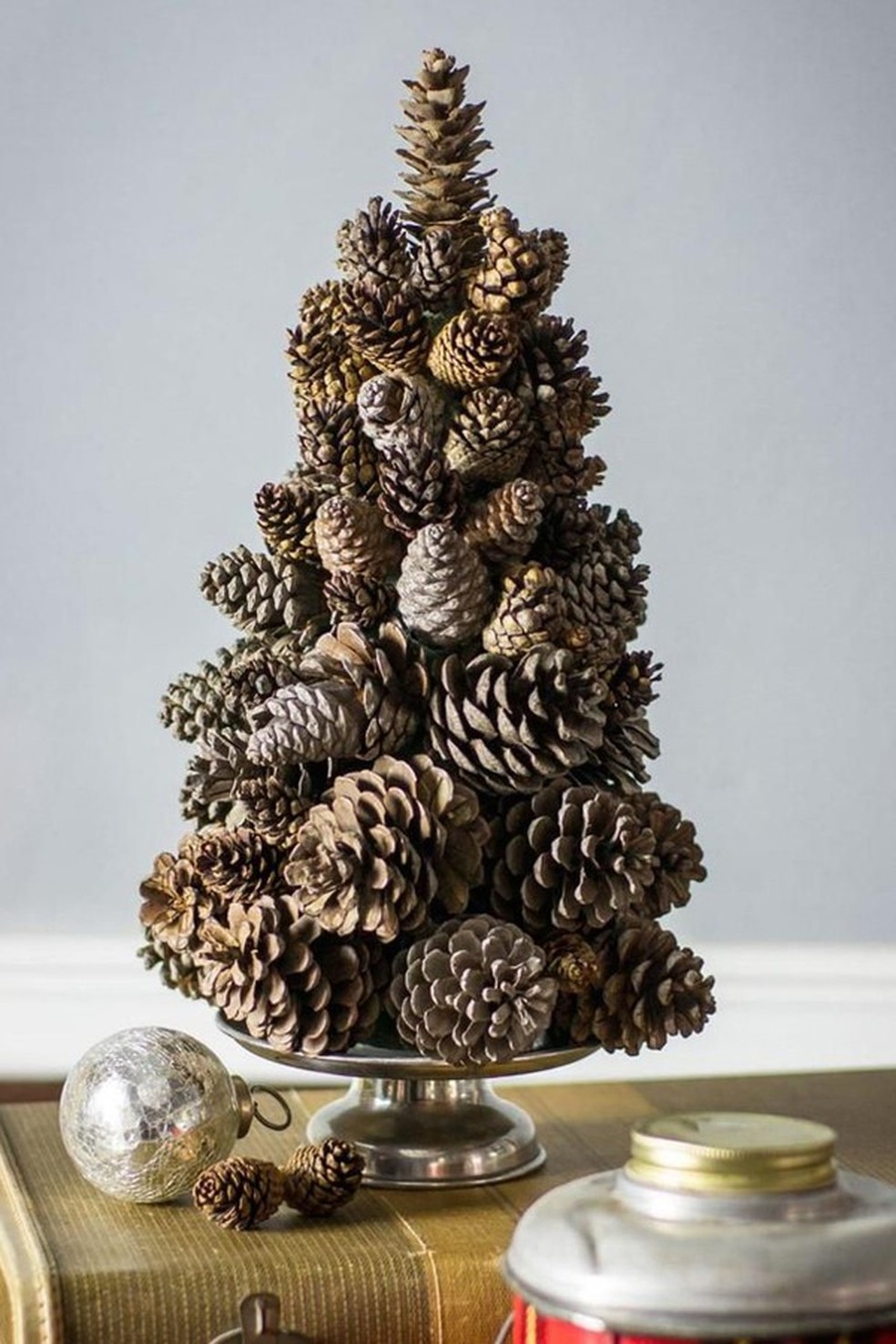 Árvore de Natal pequena: 10 ideias para quem tem pouco espaço em casa |  Decoração | Glamour