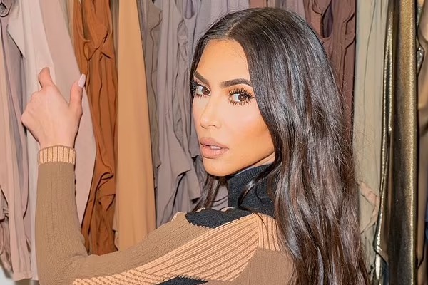 Kim Kardashian nega existência de sex tape inédita gravada com ex-namorado  - Monet | Celebridades