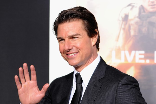 Tom Cruise mostra que não tem só o porte de herói: em 1996, quando viu uma mulher sendo atropelada, o ator correu para socorrê-la, esperou a ambulância pegá-la e ainda por cima pagou a conta do hospital! (Foto: Getty Images)