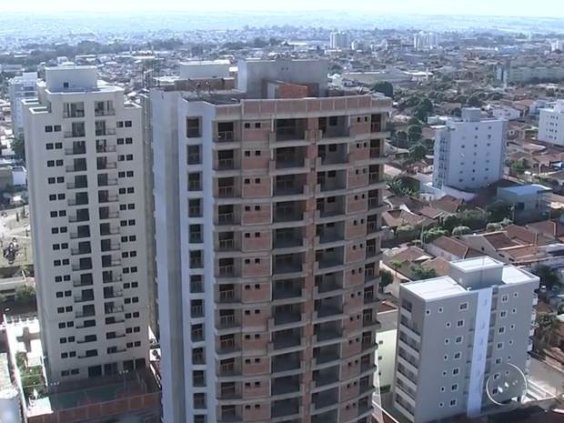 Rio Preto tem hoje 2.100 imóveis à espera de um comprador (Foto: Reprodução / TV TEM)
