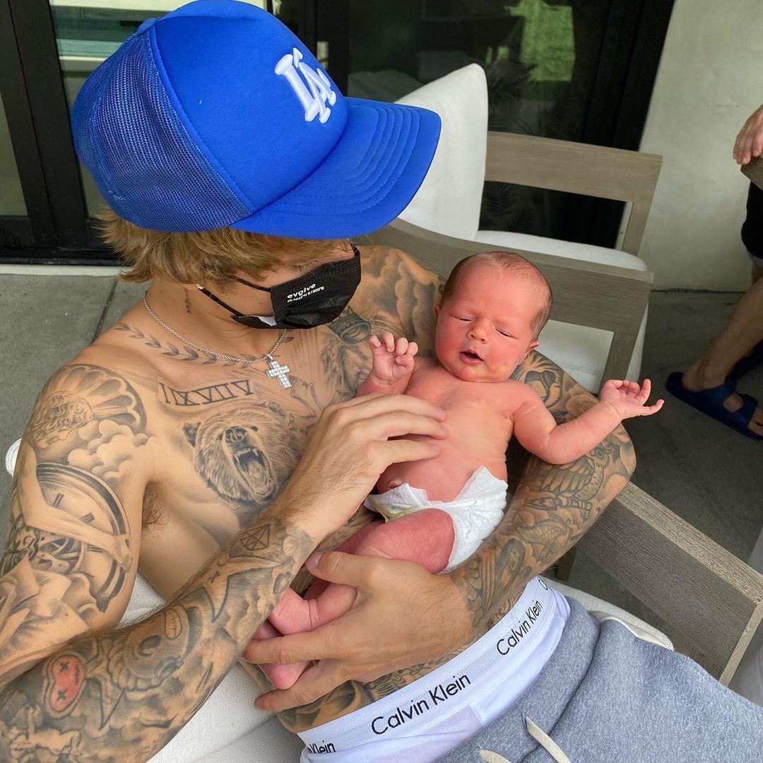 Justin Bieber e a sobrinha Iris (Foto: Instagram)