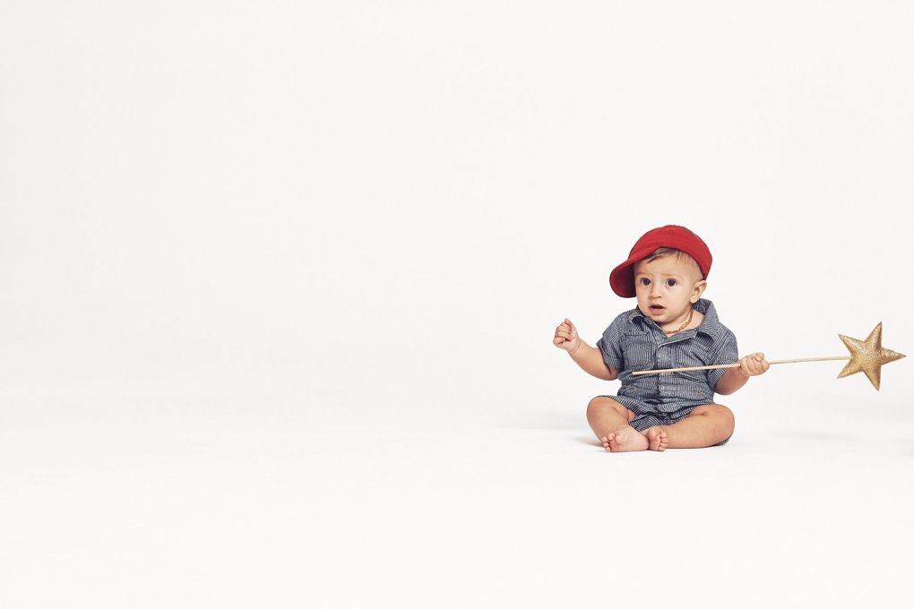 Candice Swanepoel fala sobre maternidade – e estrela ensaio com o pequeno Anacan (Foto: Divulgação)