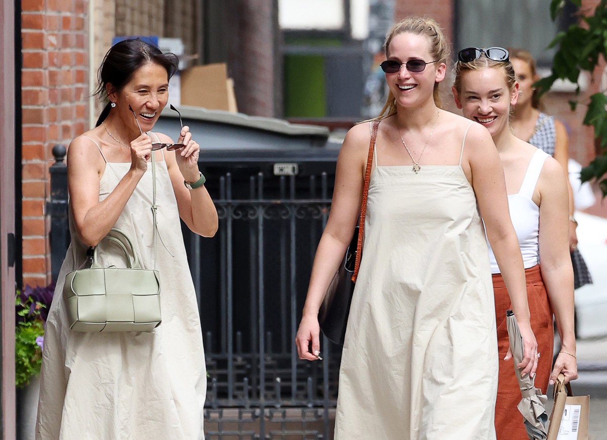 Jennifer Lawrence cruzou com mulher que usava mesmo vestido que ela pelas ruas de Nova York (Foto: The Grosby Group)