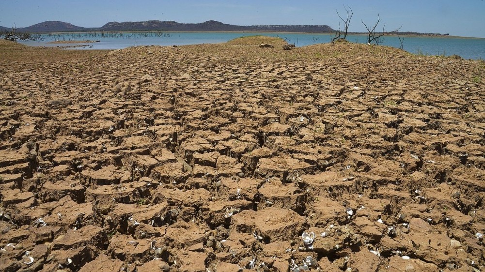 Usina Hidrelétrica de Sobradinho, na Bahia, com nível extremamente seco em dezembro de 2015. (Foto: Marcello Casal Jr/Agência Brasil)