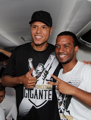 Luis Fabiano torcida Vasco (Foto: Twitter/Vasco)
