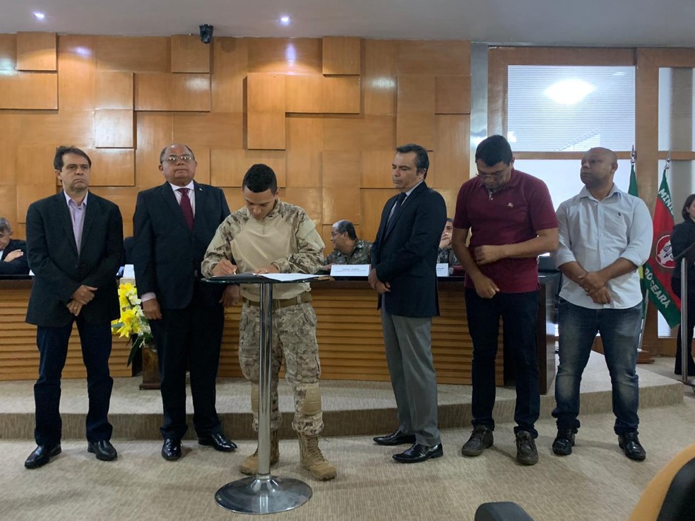 Uma comissão permanente vai ser criada para monitorar os processos abertos contra os PMs amotinados no Ceará — Foto: Letícia Lima/SVM