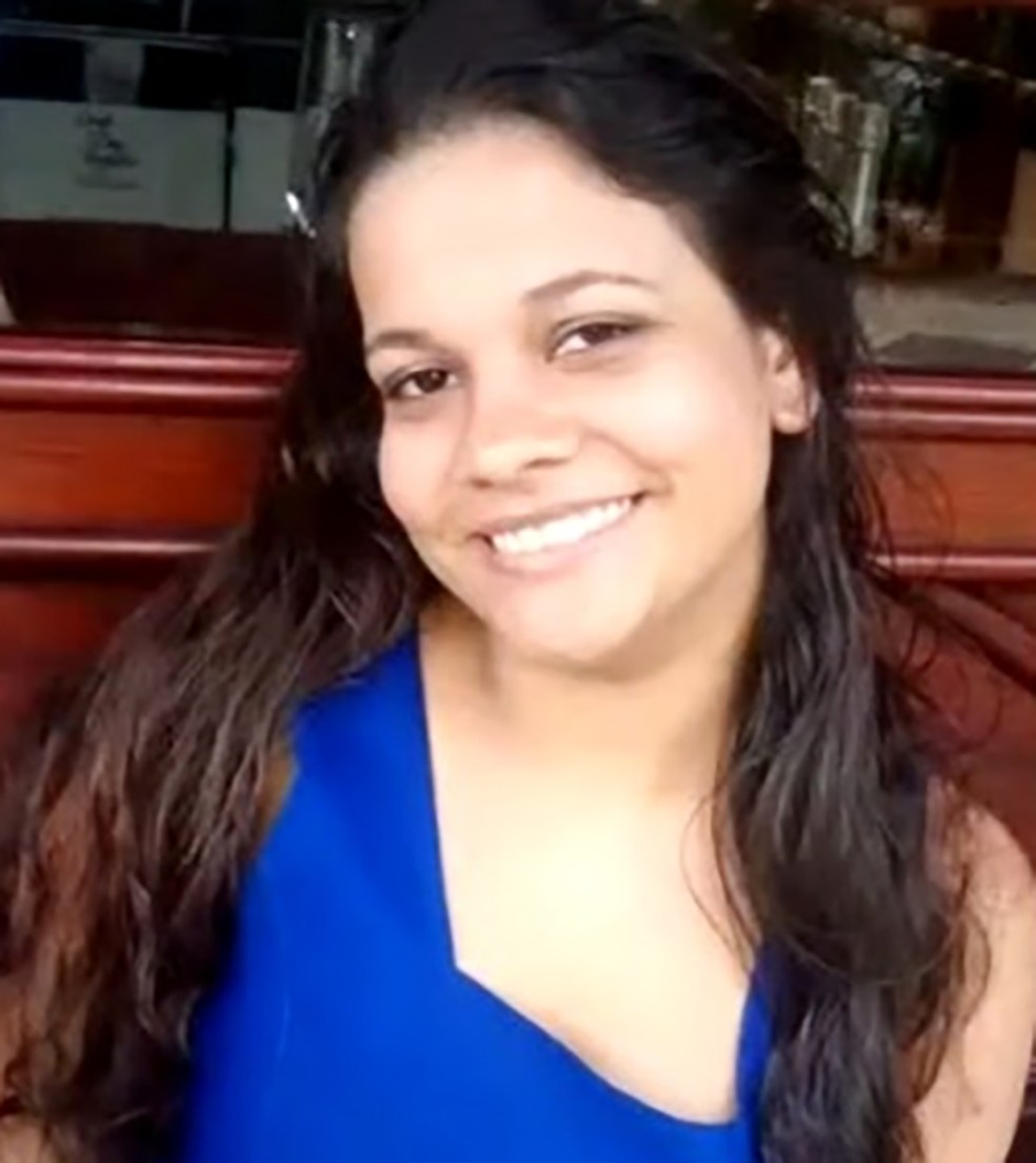 Ana Cristina da Silva, de 25 anos, morreu baleada ao proteger o filho de tiroteio no Rio Comprido — Foto: Reprodução/TV Globo