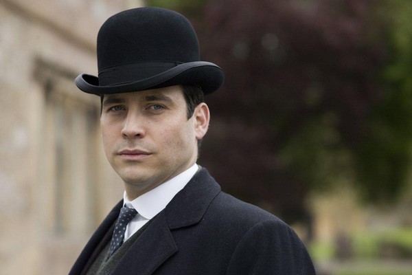 O ator Rob James-Collier em Downton Abbey (Foto: Reprodução)