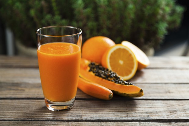 Vitamina de mamão, cenoura e laranja (Foto: Thinkstock)