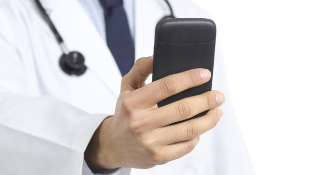 médico_smartphone_saúde_tecnologia (Foto: Thinkstock)