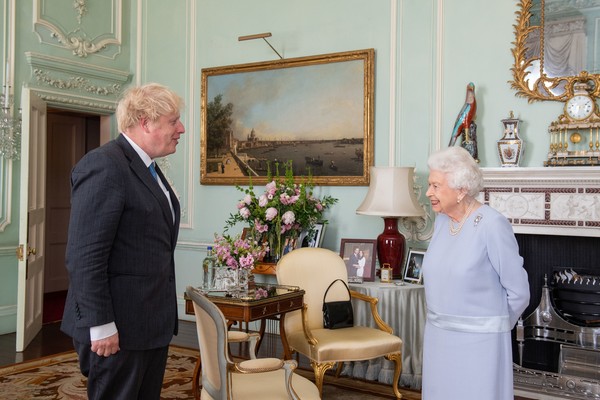 Rainha Elizabeth II em encontro com primeiro-ministro Boris Johnson (Foto: Getty Images)