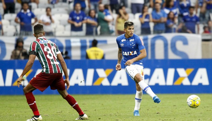Volante de origem, Romero vira solução para lateral direita do Cruzeiro