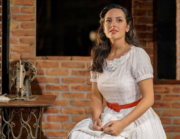 Giulia Nadruz estrela o musical West Side Story, em cartaz em São Paulo (Foto: Heloísa Bortz)