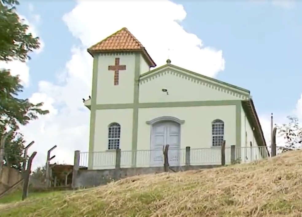 A capela de Cristina já sem a corneta: padre disse que ela sempre esteve ali — Foto: Reprodução EPTV