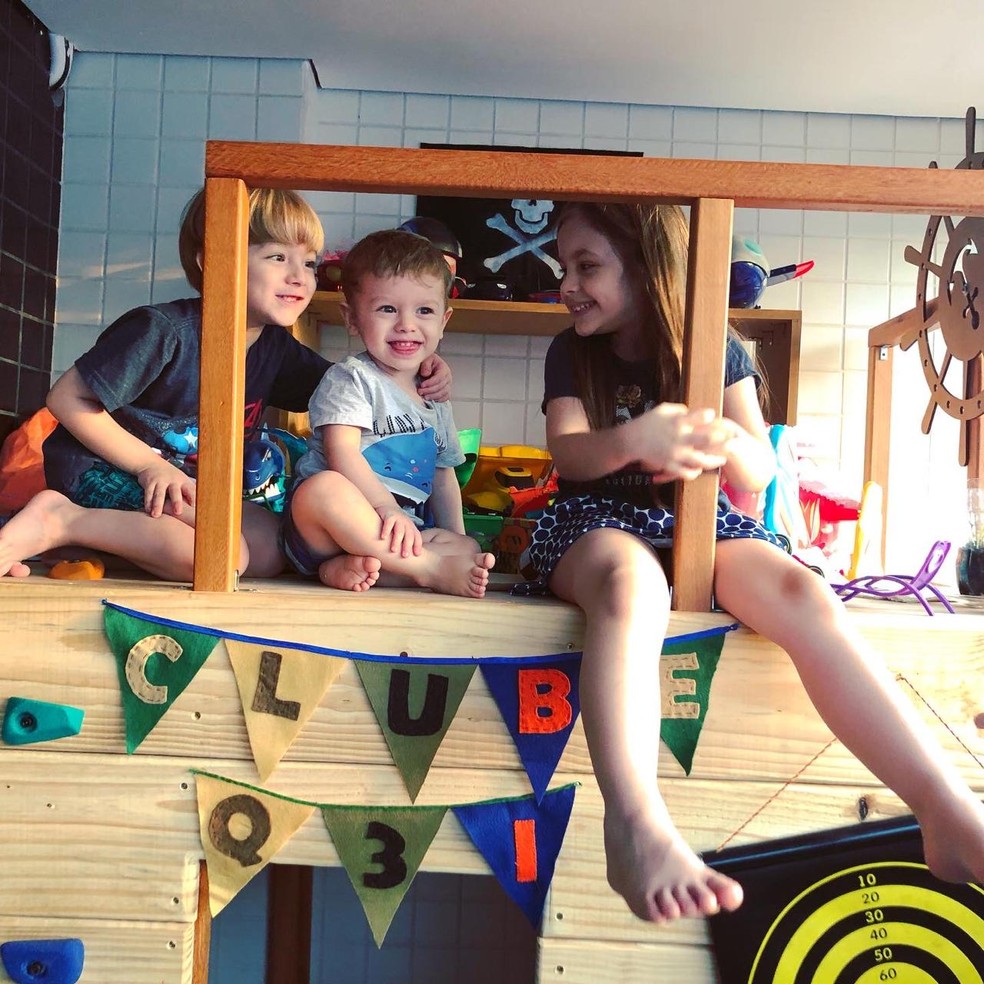 Alice, Pedro e Felipe na "casa da árvore" — Foto: Arquivo pessoal