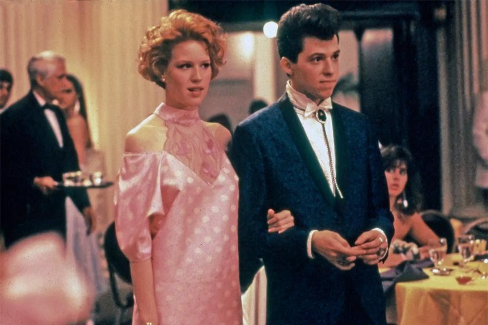 Molly Ringwald e John Cryer em A Garota de Rosa-Shocking (1986) (Foto: Divulgação)