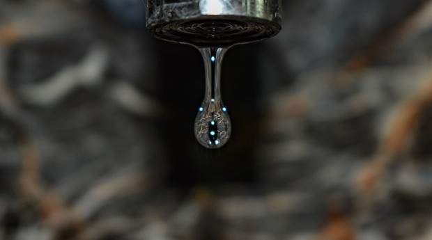 Água; torneira; crise hídrica (Foto: Mukesh Sharma / Unsplash)