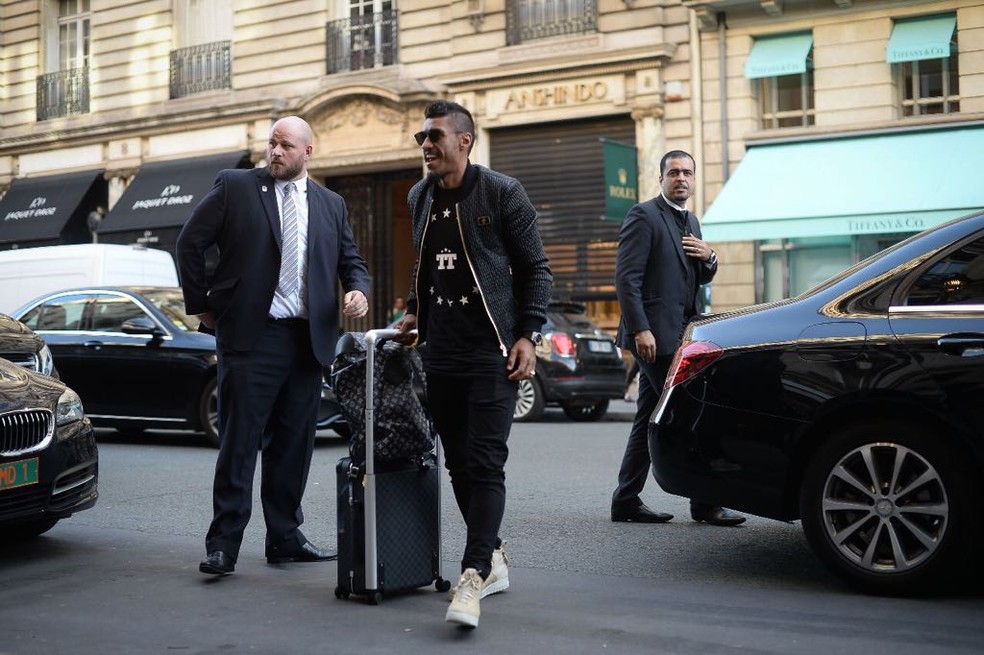 Paulinho foi um dos primeiros a aparecer no hotel do Brasil (Foto: Pedro Martins)