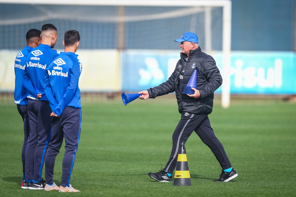 Com mudanças na escalação, Grêmio divulga relacionados para clássico Gre-Nal; confira