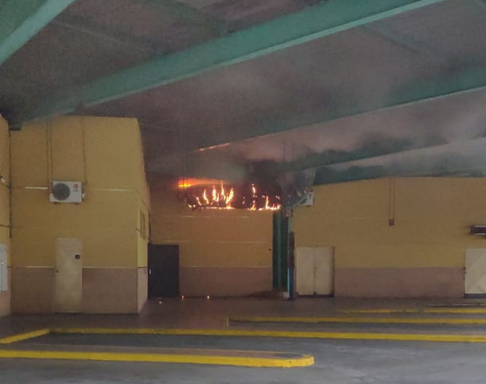 Incêndio é registrado na cozinha de restaurante na Graal de Resende  — Foto: Divulgação