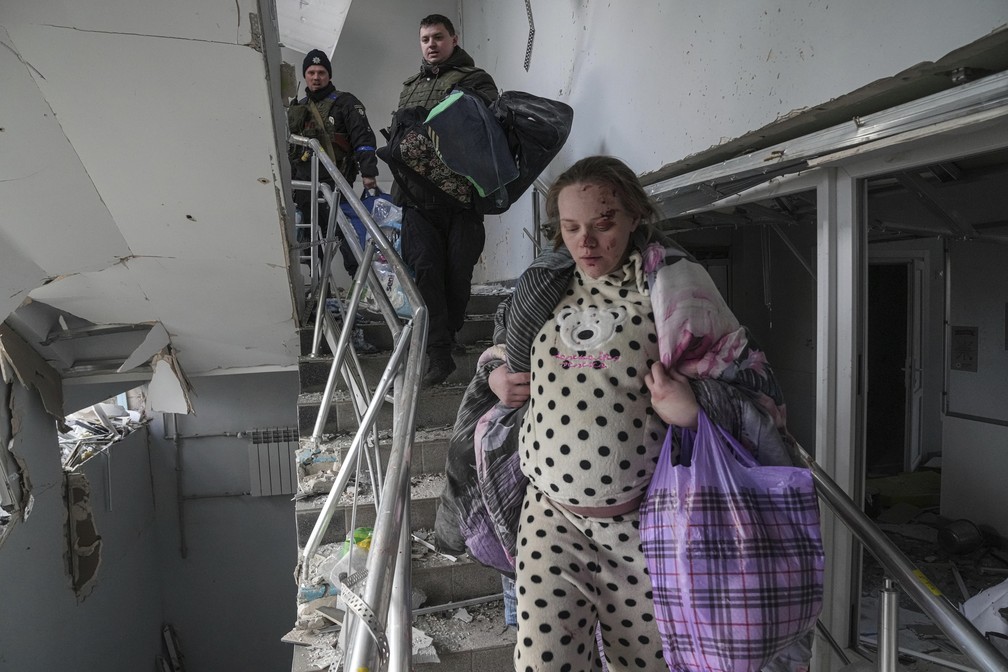 Maternidade em Mariupol &eacute; atingida pelas tropas russas; FOTOS | Ucr&acirc;nia e  R&uacute;ssia | G1