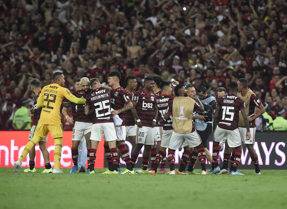 Jogadores do Flamengo comemoram a vitória sobre o Grêmio — Foto: André Durão / GloboEsporte.com