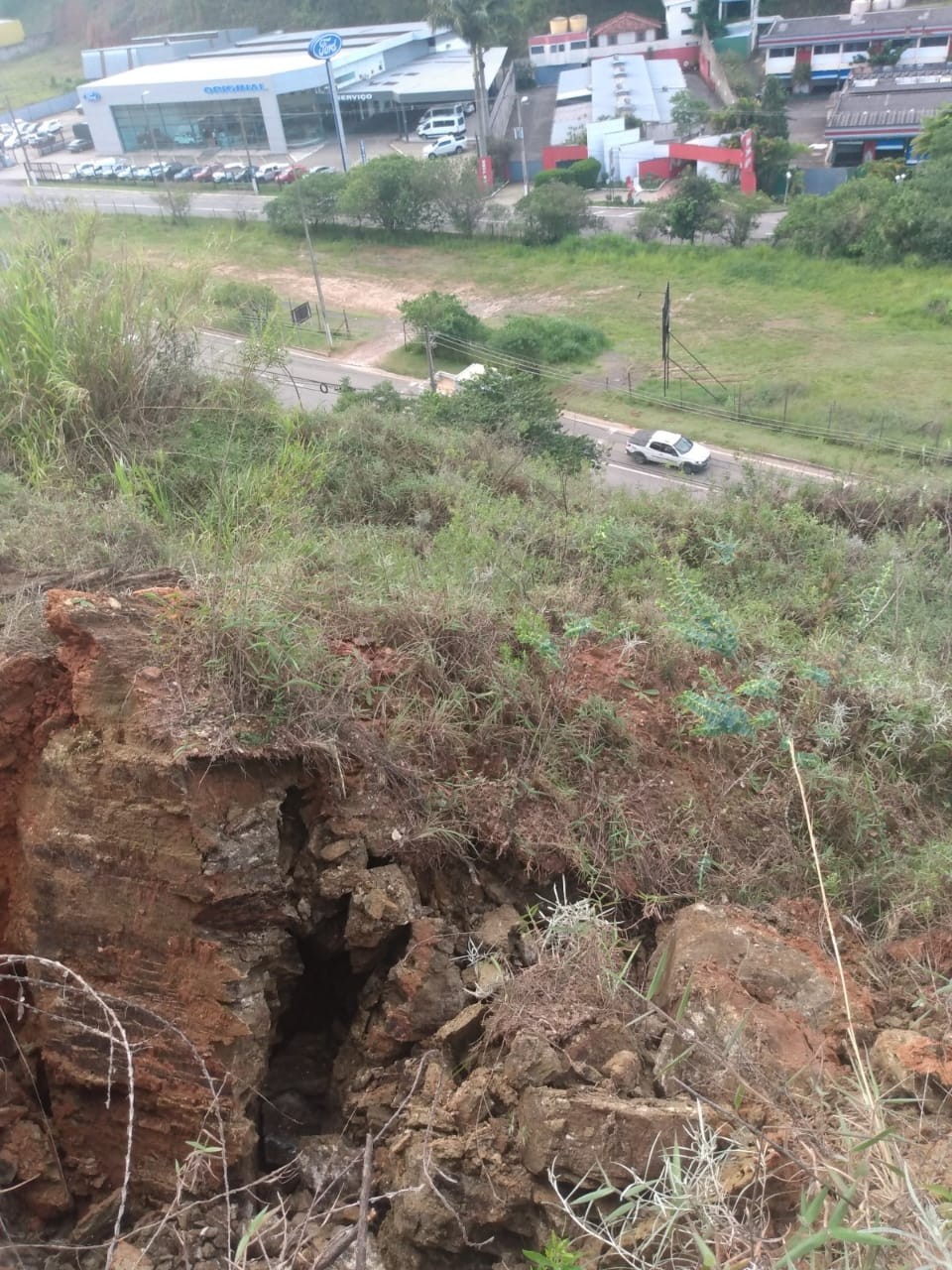 Prefeitura notifica proprietários a realizarem obras emergenciais nos terrenos da Av. Deusdedith Salgado em Juiz de Fora