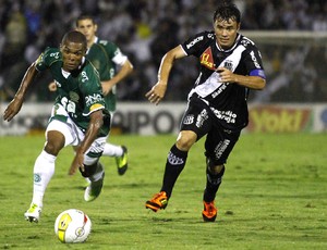 Lance do jogo entre Guarani e Ponte Preta (Foto: Gustavo Tilio/ Globoesporte.com)