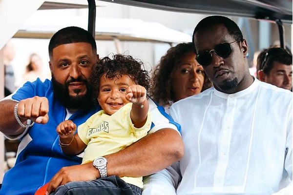 O filho do DJ Khaled com o pai e o rapper Puff Daddy (Foto: Instagram)