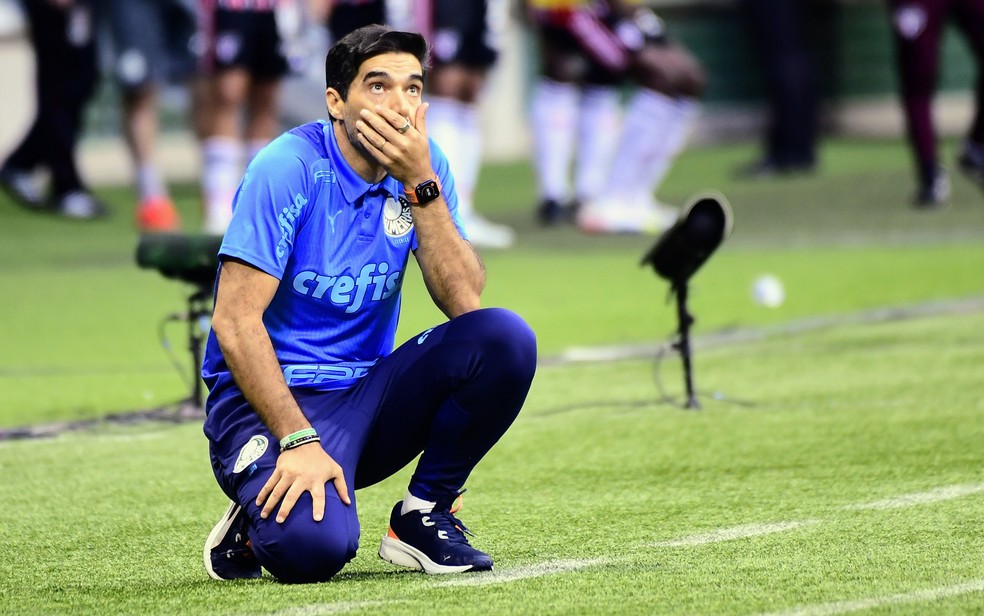 Abel lamenta empate do Palmeiras com dois a mais: 
