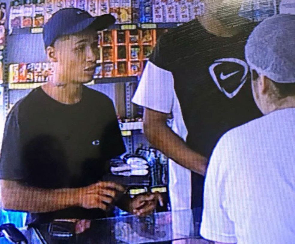 Rapaz também foi identificado como autor de roubo a uma padaria em Praia Grande, SP (Foto: Divulgação/Polícia Militar)