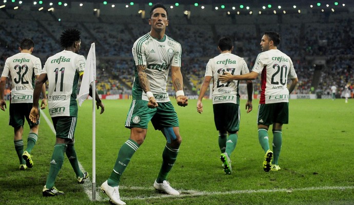 Barrios gol Fluminense x Palmeiras (Foto: DHAVID NORMANDO - Agência Estado)
