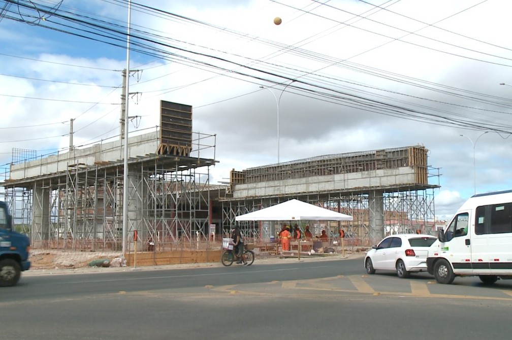 Construção de viadutos na Avenida 7 de Setembro em Petrolina — Foto: Reprodução/TV Grande Rio