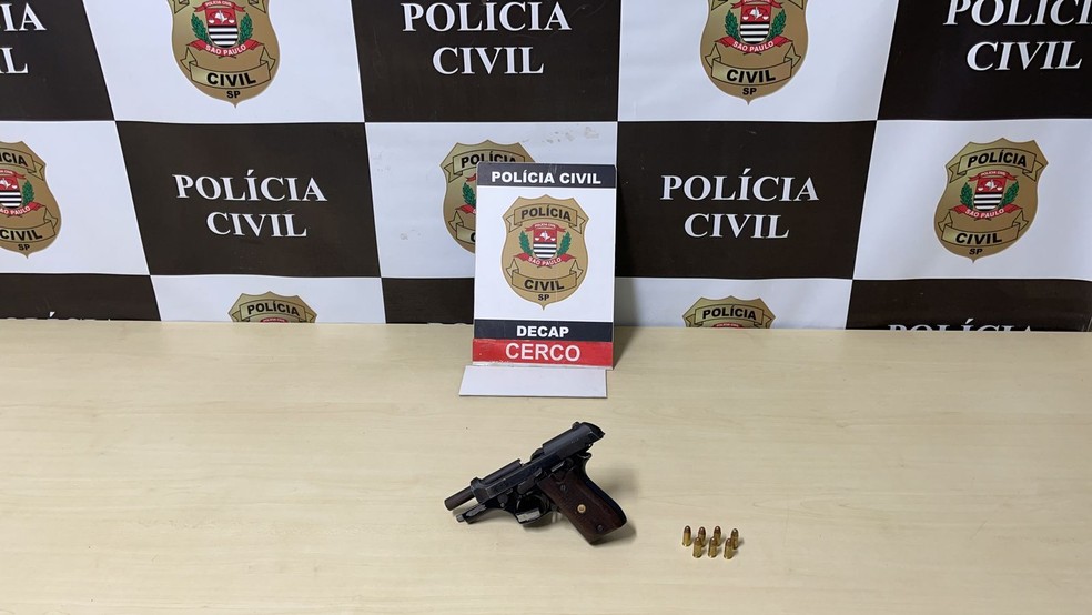 Arma apreendida com criminosos de 'golpe do Tinder' na Zona Norte de SP — Foto: Divulgação/Polícia Civil