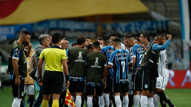 Confusão na partida entre Grêmio e Santos, pela Libertadores