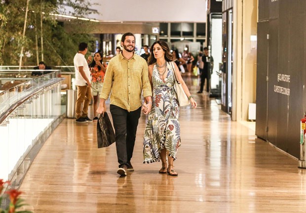 Fátima Bernardes e Túlio Gadêlha no Village Mall (Foto: Edson Aipim/AgNews)
