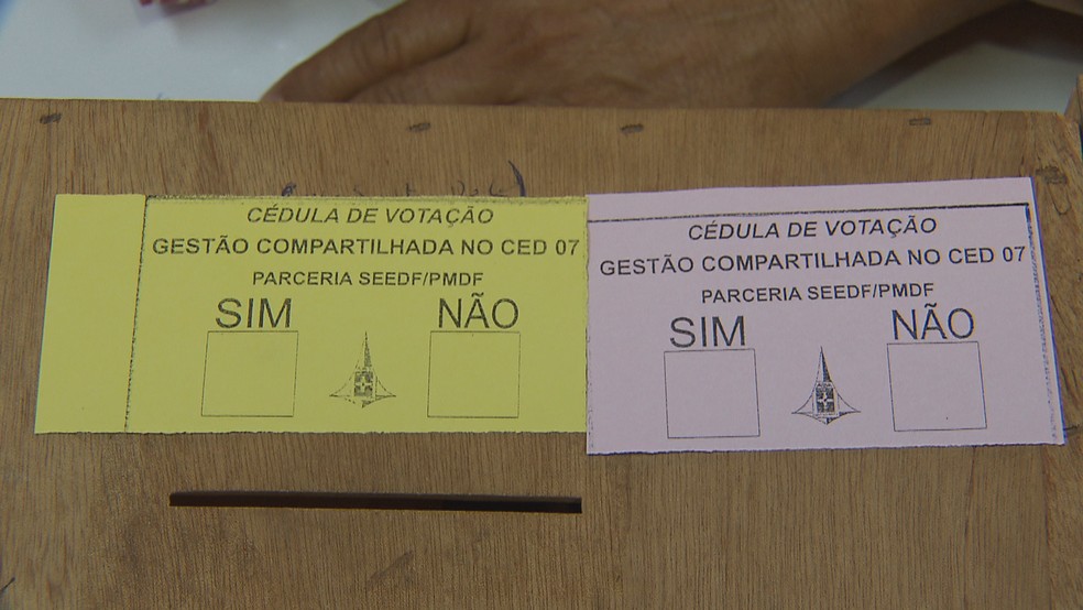 Cédula de votação no CED 7 de Ceilândia — Foto: Reprodução/TV Globo